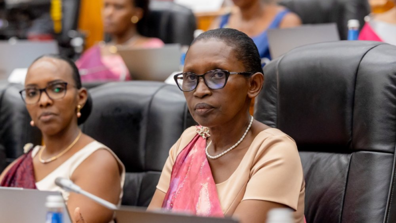 KAZARWA Gertrude niwe watorewe kuyobora Inteko Ishingamategeko y’Urwanda