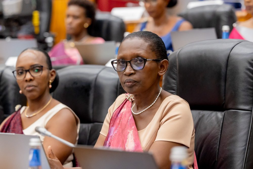 KAZARWA Gertrude niwe watorewe kuyobora Inteko Ishingamategeko y’Urwanda