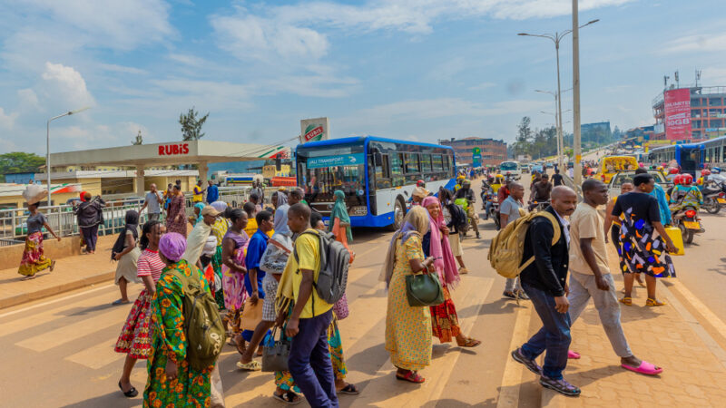 Abenshi mu bakora imirimo iciriritse  bajya ku kazi n’amaguru ndetse bagataha n’amaguru