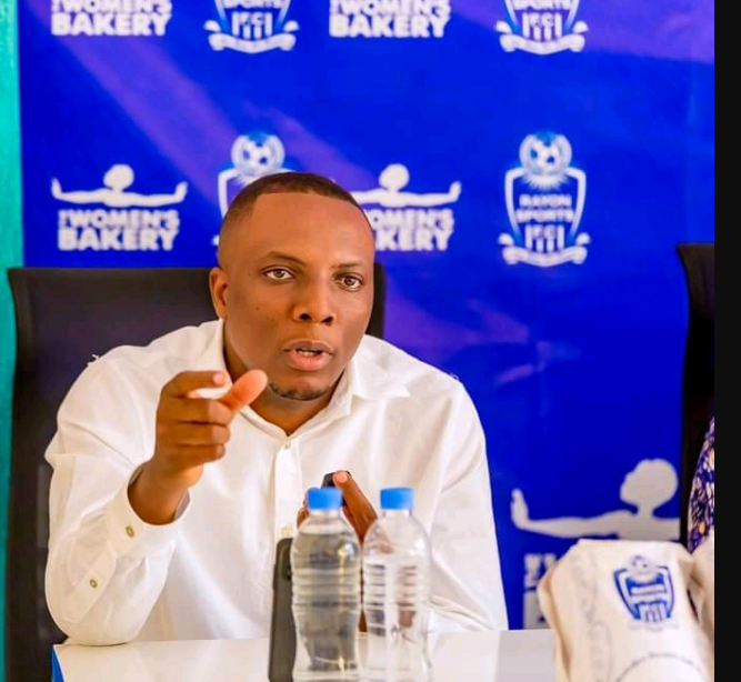 Patrick wari Umunyambanga wa Rayon Sport yavuze  ko atazakomezanya nayo