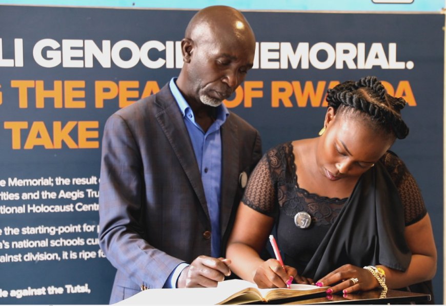 Abagize sendika y’abakozi bakora mu mahoteri basuye Urwibutso rwa Jenoside rwa Kigali