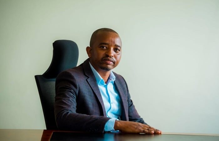 Abatarize uburezi basaga ibihumbi 12 bamaze guhabwa inozamwuga bari mu kazi-REB